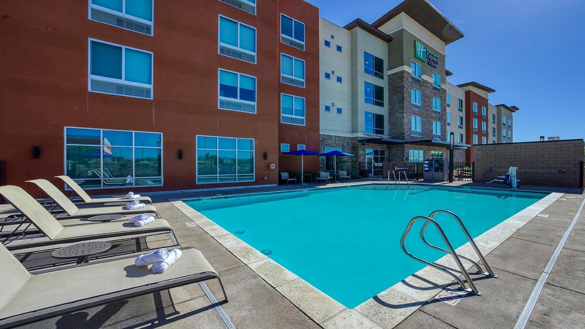 Holiday Inn Express & Suites Ridgecrest - China Lake By Ihg מראה חיצוני תמונה